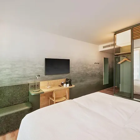 H+ Frankfurt 4*