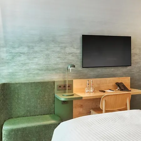H+ Frankfurt מלון 4*
