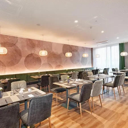 Hotel H+ Frankfurt 4*