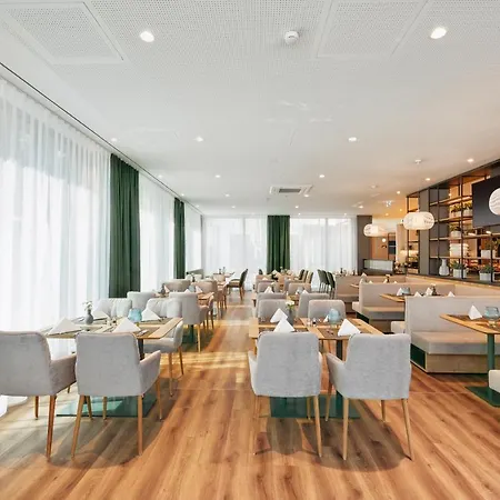 H+ Frankfurt מלון 4*