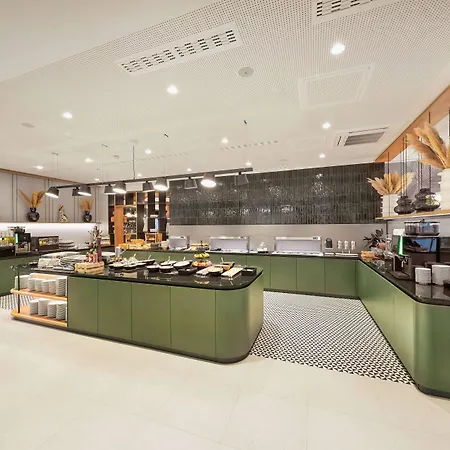 Hotel H+ Frankfurt 4*