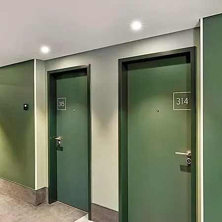 H+ Frankfurt Hotel 4*