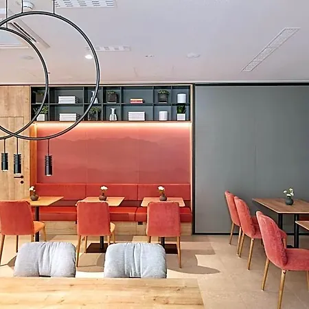 Hotel H+ Frankfurt 4*