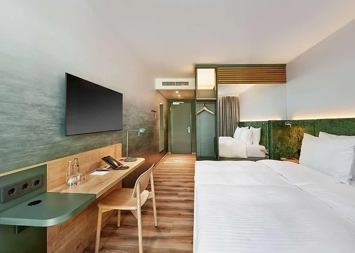 ホテル H+ Frankfurt 4*