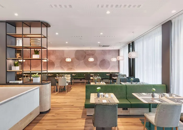 ホテル H+ Frankfurt 4*